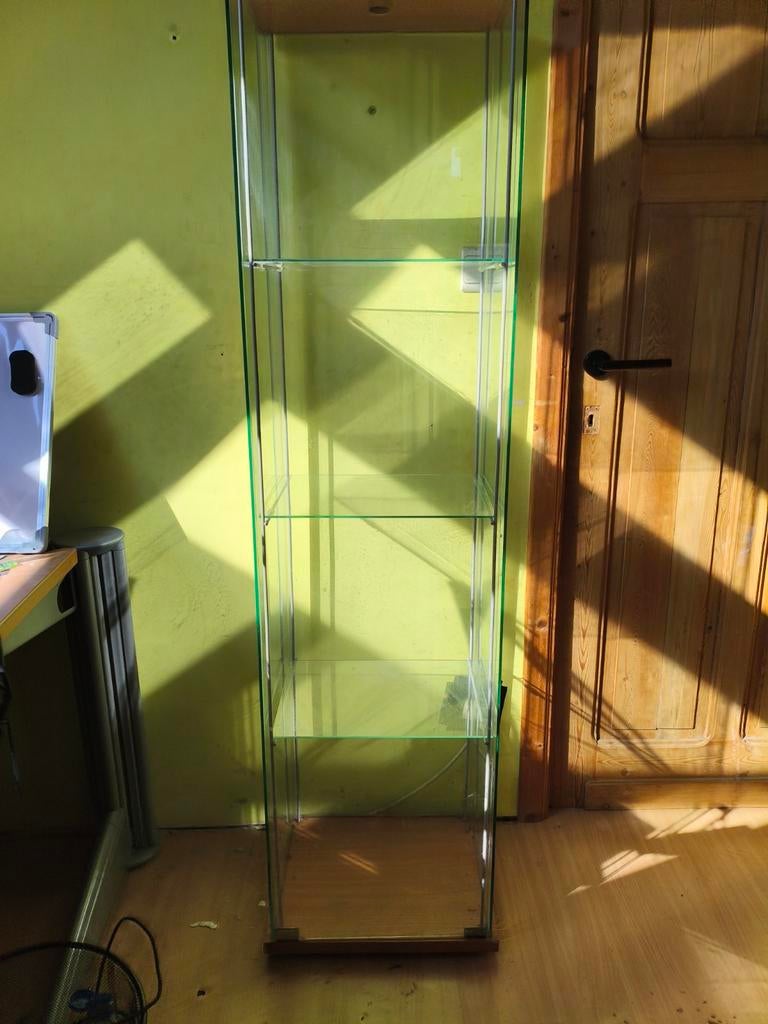 Glazen Vitrine kast, Ophalen