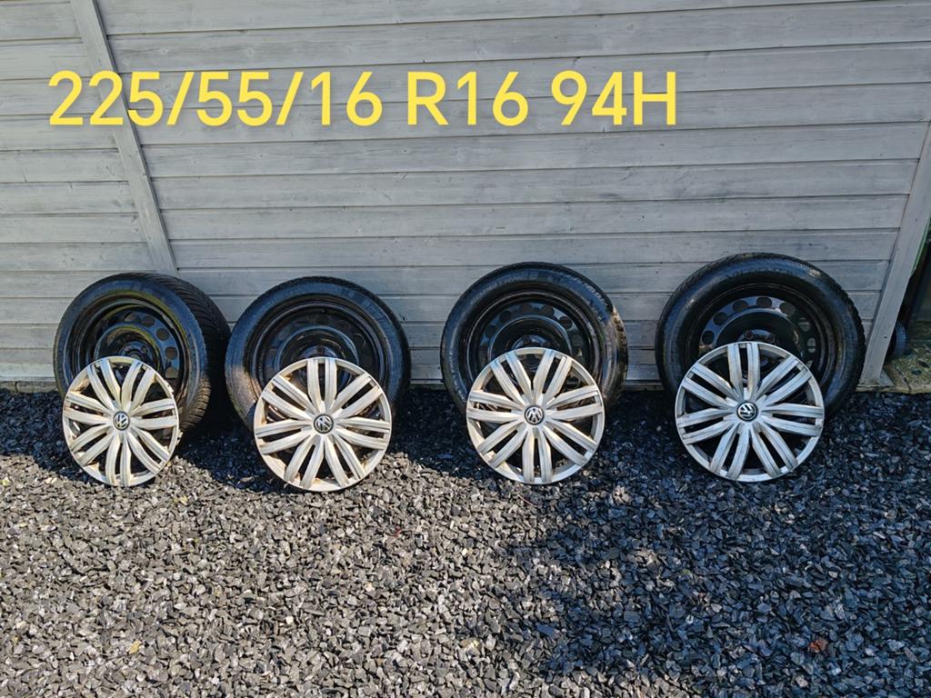 4 jantes toles + 4 enjoliveurs VW 225/55/16 R16 94H, Auto-onderdelen, Banden en Velgen, Ophalen, Gebruikt, 16 inch, Band(en)