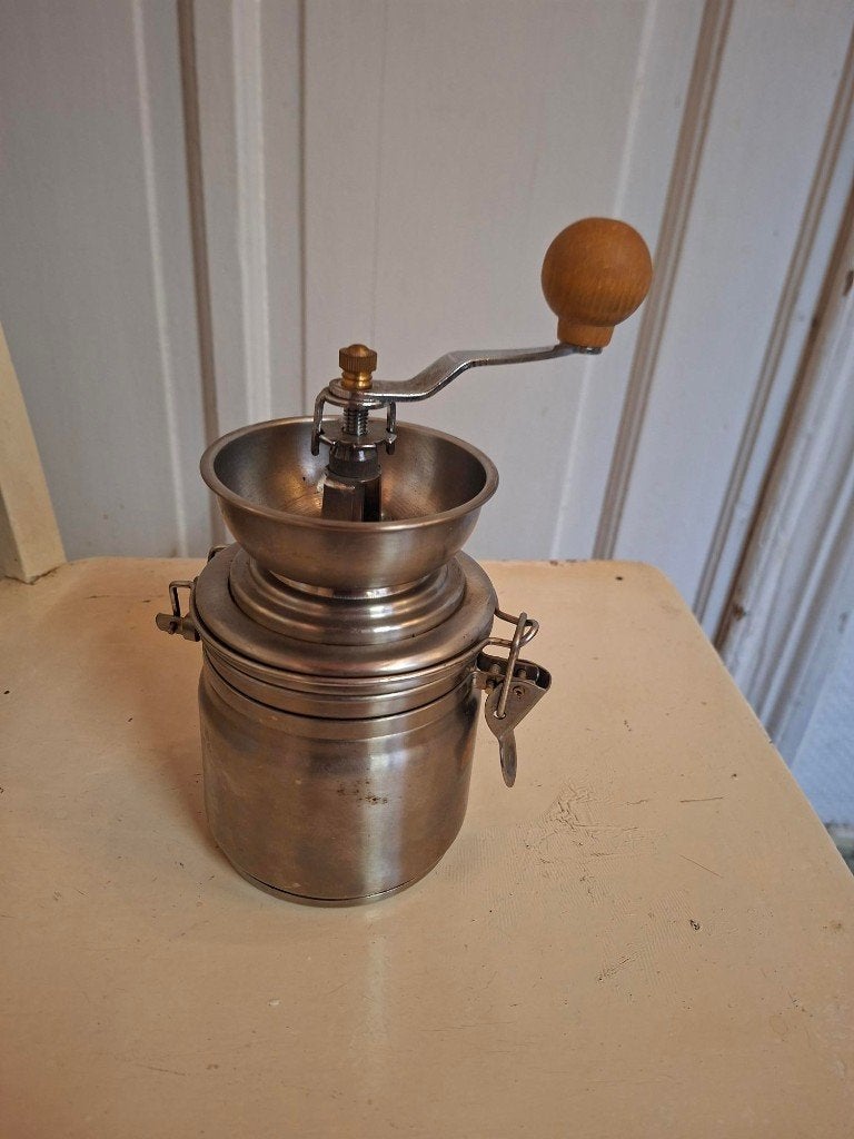 Oude metalen koffiemolen, Antiek en Kunst, Antiek | Keukengerei, Ophalen