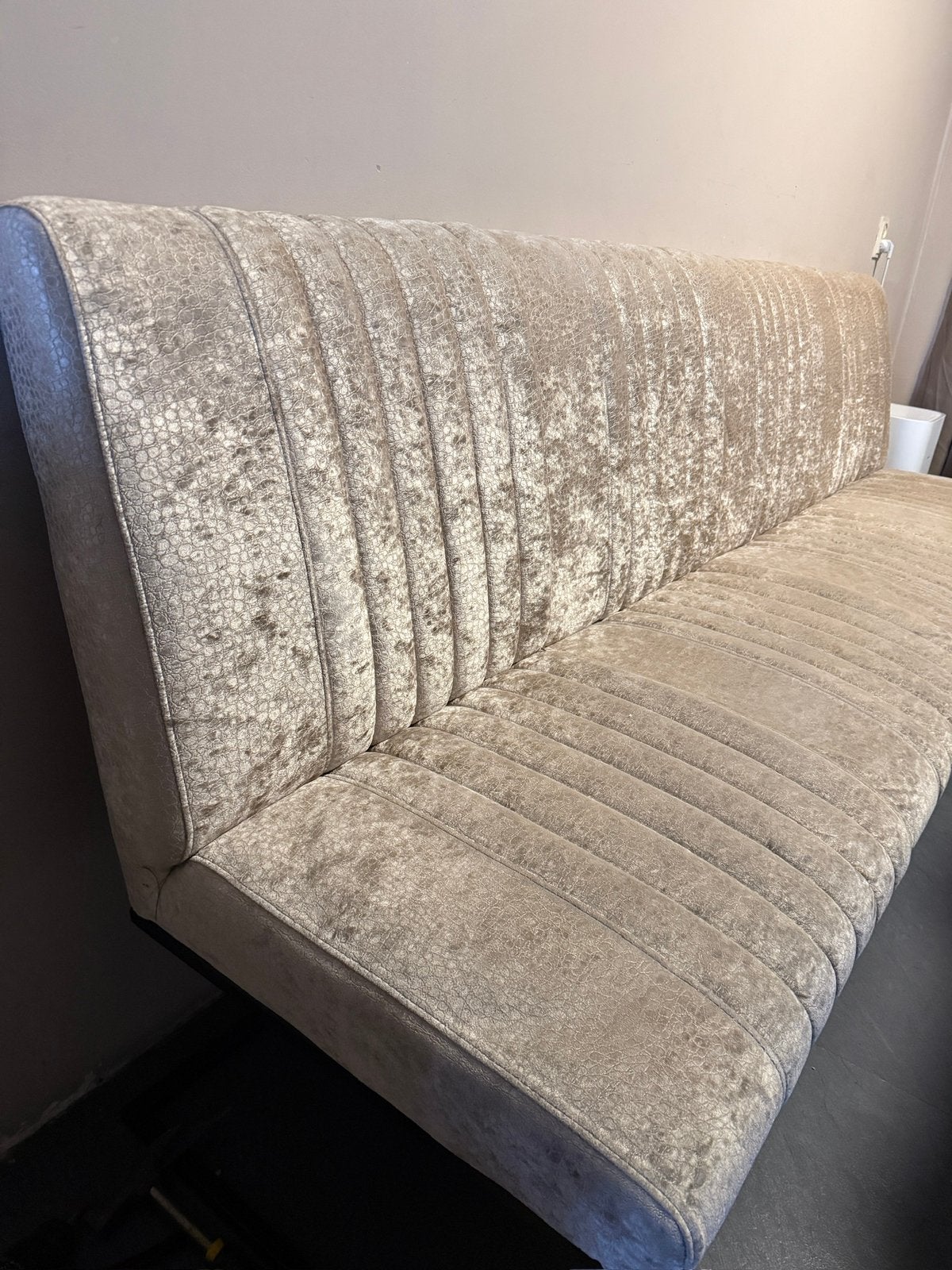 Luxe eetbank in champagne kleurige stof, Huis en Inrichting, Ophalen, Zo goed als nieuw