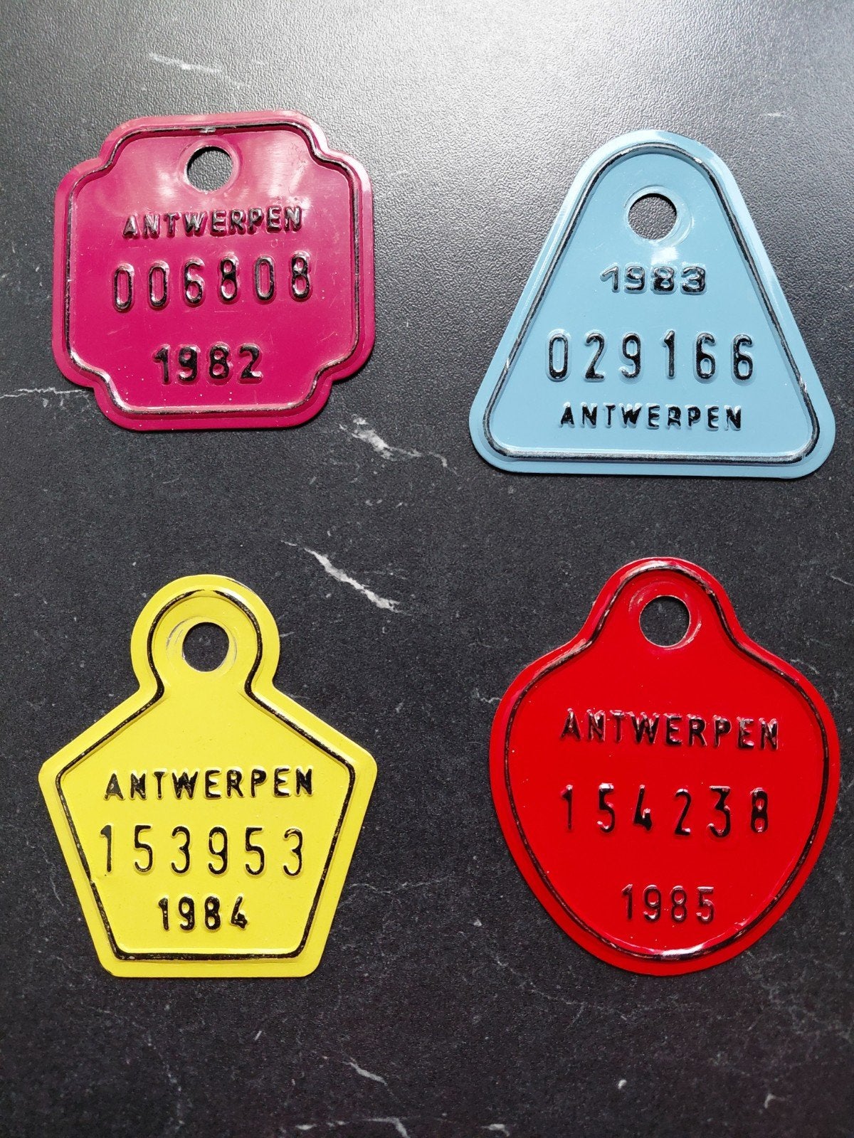 4 fiets-nummerplaatjes, Ophalen