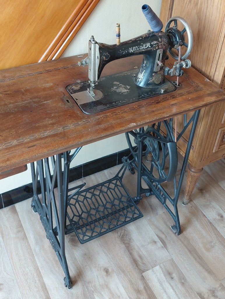 Antieke werkende naaimachine "Kayser", Antiek en Kunst, Ophalen