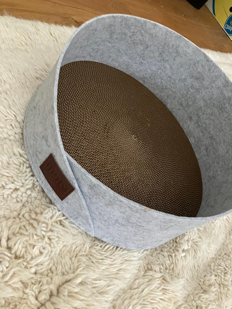 Nieuwe mand met krabplaat voor katten, Dieren en Toebehoren, Ophalen, Nieuw, Vilt