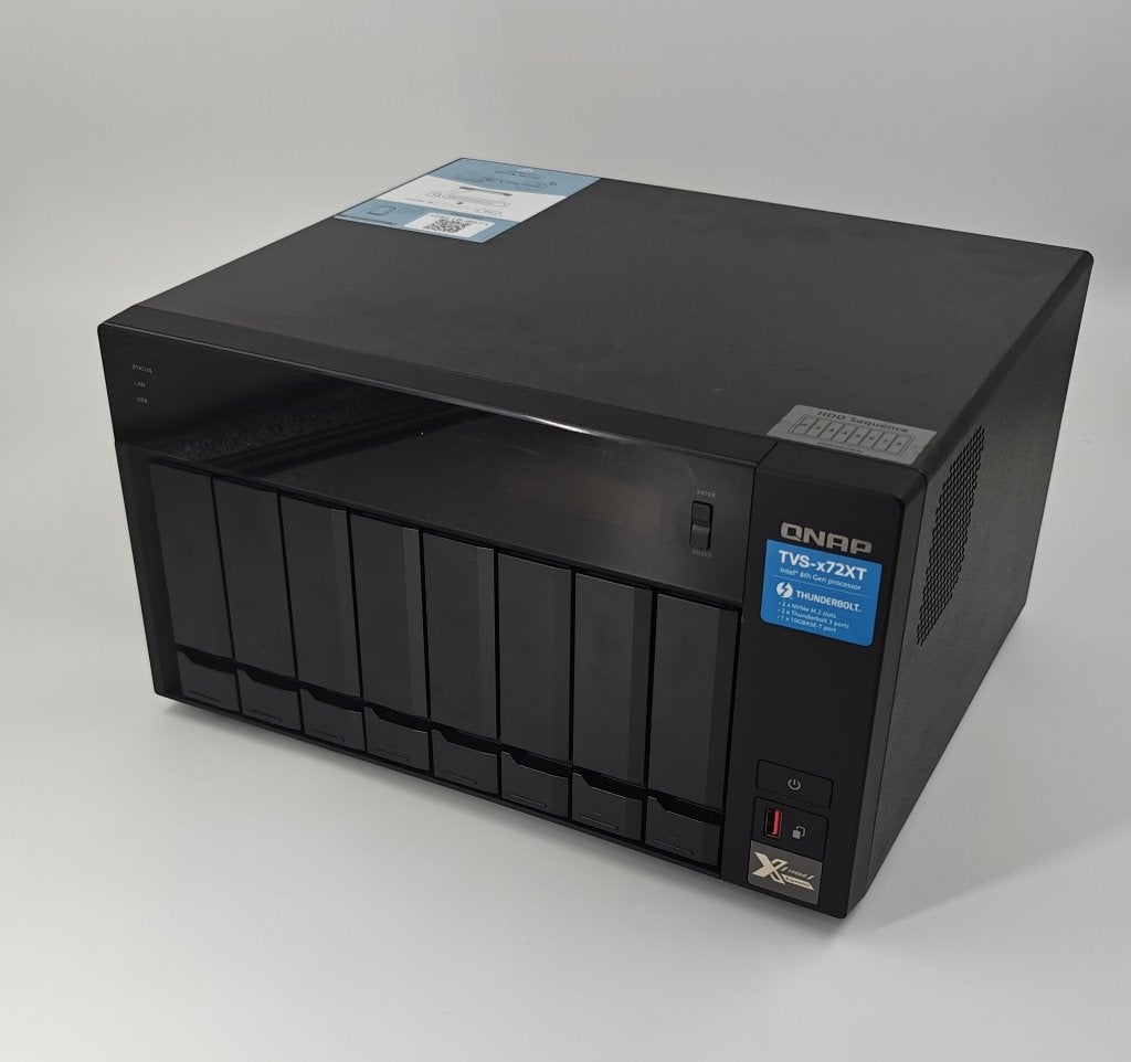 QNAP TVS-872XT (i5, 32GB RAM), 8bay NAS, 4x6TB, Informatique & Logiciels, NAS, Enlèvement, Reconditionné