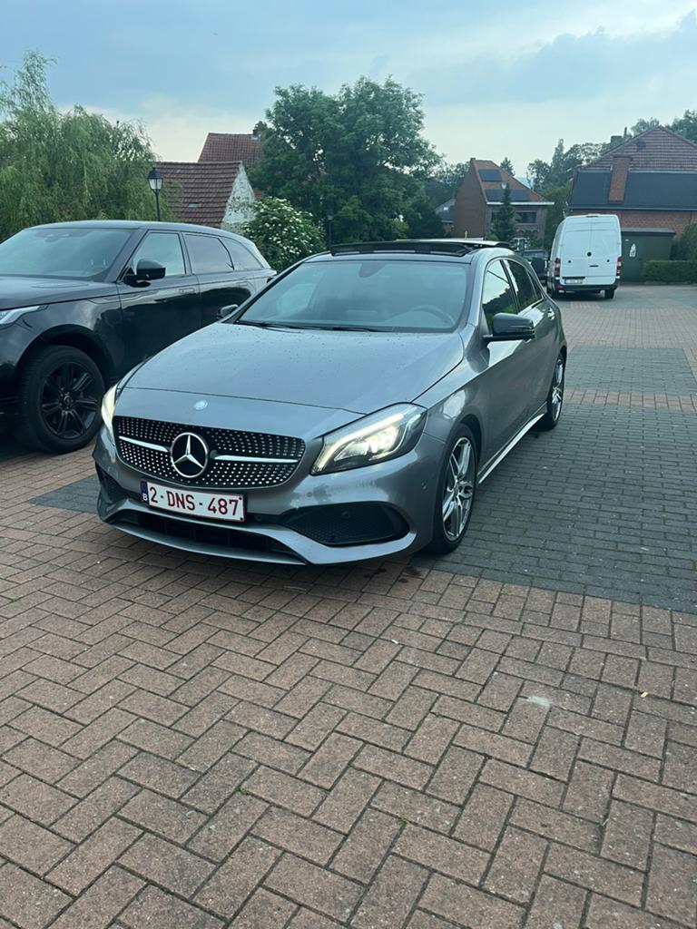 Mercedes-Benz A180 AMG sportpack, Autos, 90 kW, Achat, Alcantara, Noir