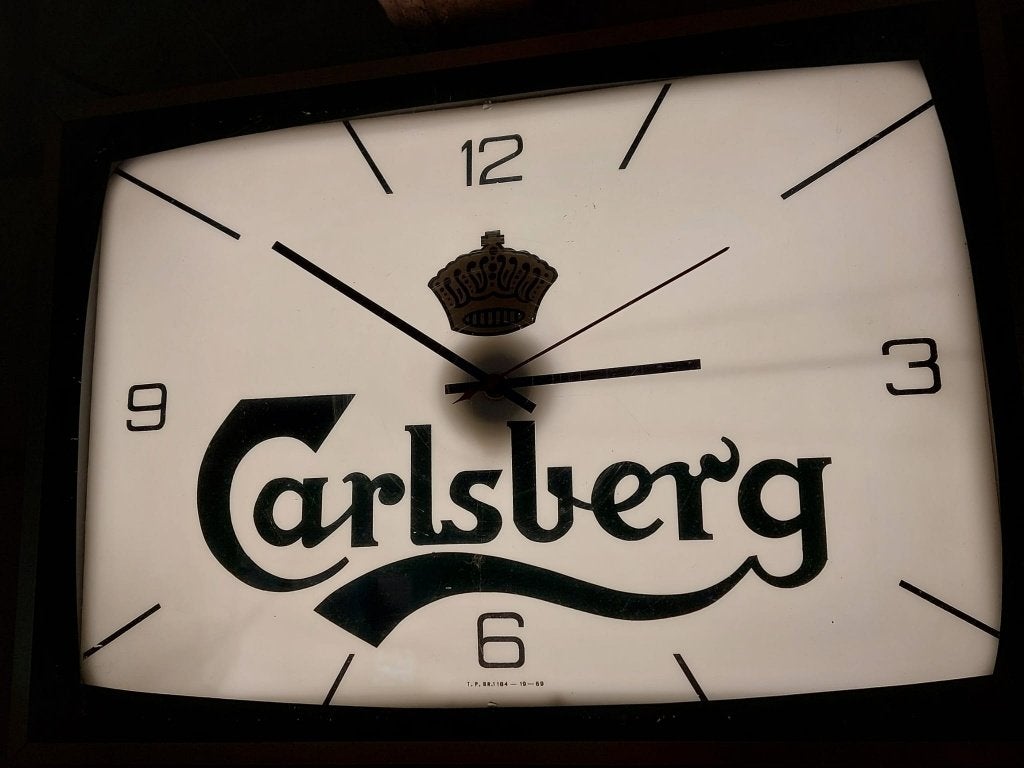 Vintage uurwerk Carlsberg, Collections, Marques de bière, Enlèvement, Utilisé, Panneau, Plaque ou Plaquette publicitaire, Autres marques