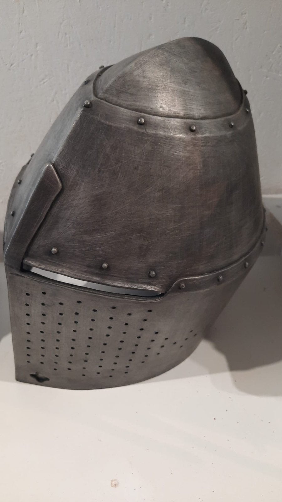 Helm in polyester, Vêtements | Hommes, Chapeaux & Casquettes, Enlèvement, Comme neuf
