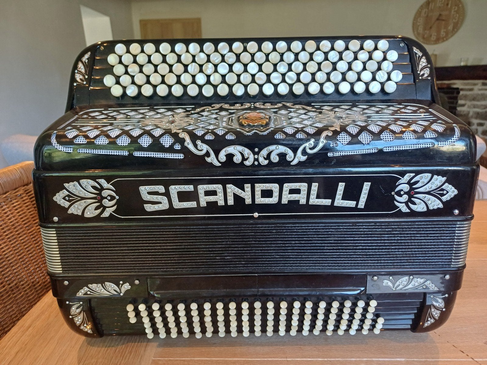 Accordéon scandalli do3 120 basses, Muziek en Instrumenten, Ophalen, Scandalli, Met koffer, Zo goed als nieuw