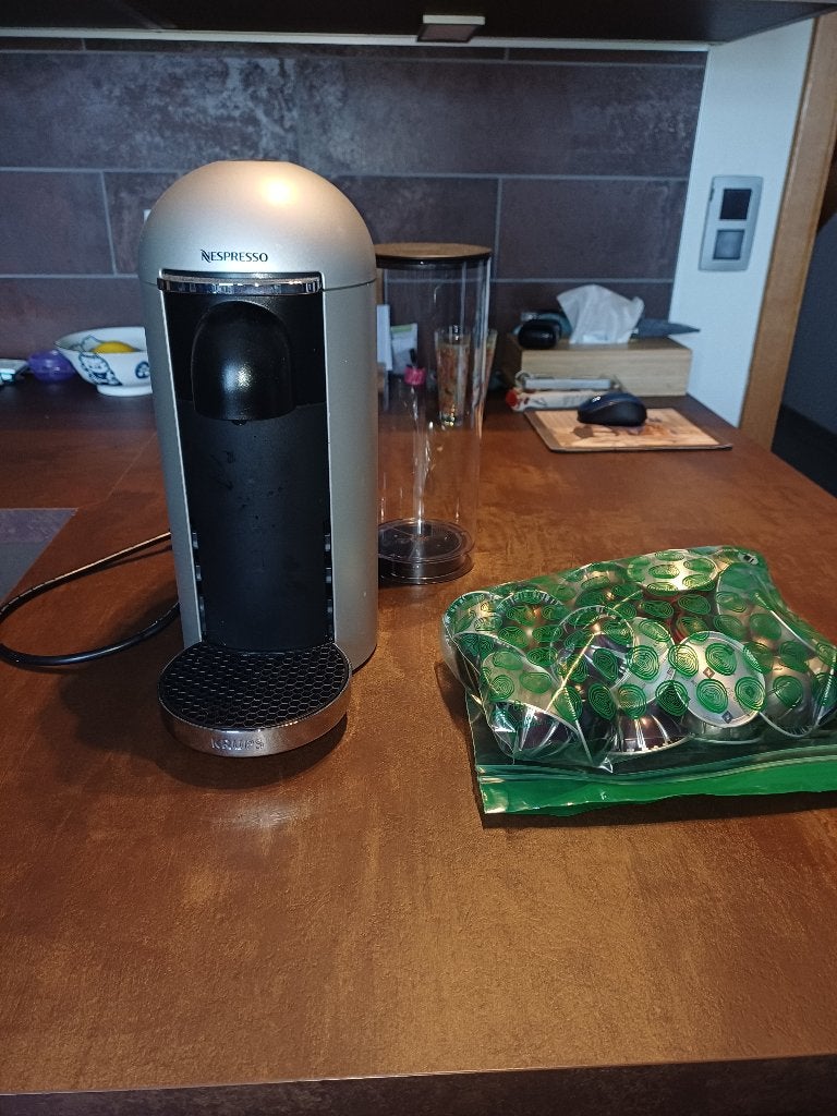 Nespresso Volluto, Electroménager, Cafetières, Autres modèles, Réservoir d'eau amovible, Dosettes et capsules de café, Enlèvement