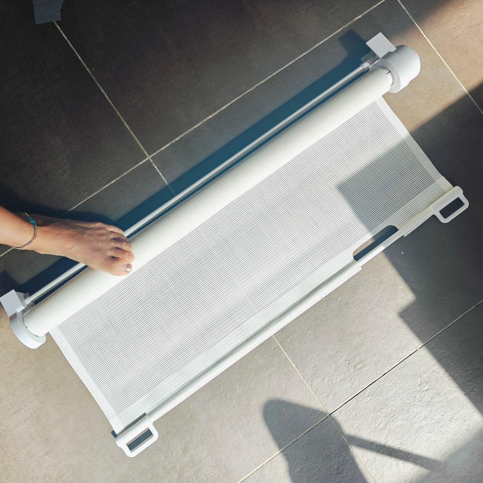 barriere retractable jusqu'à 180cm. blanche, super légere, Enfants & Bébés, Neuf, Barrière rétractable, Enlèvement, 115 cm ou plus