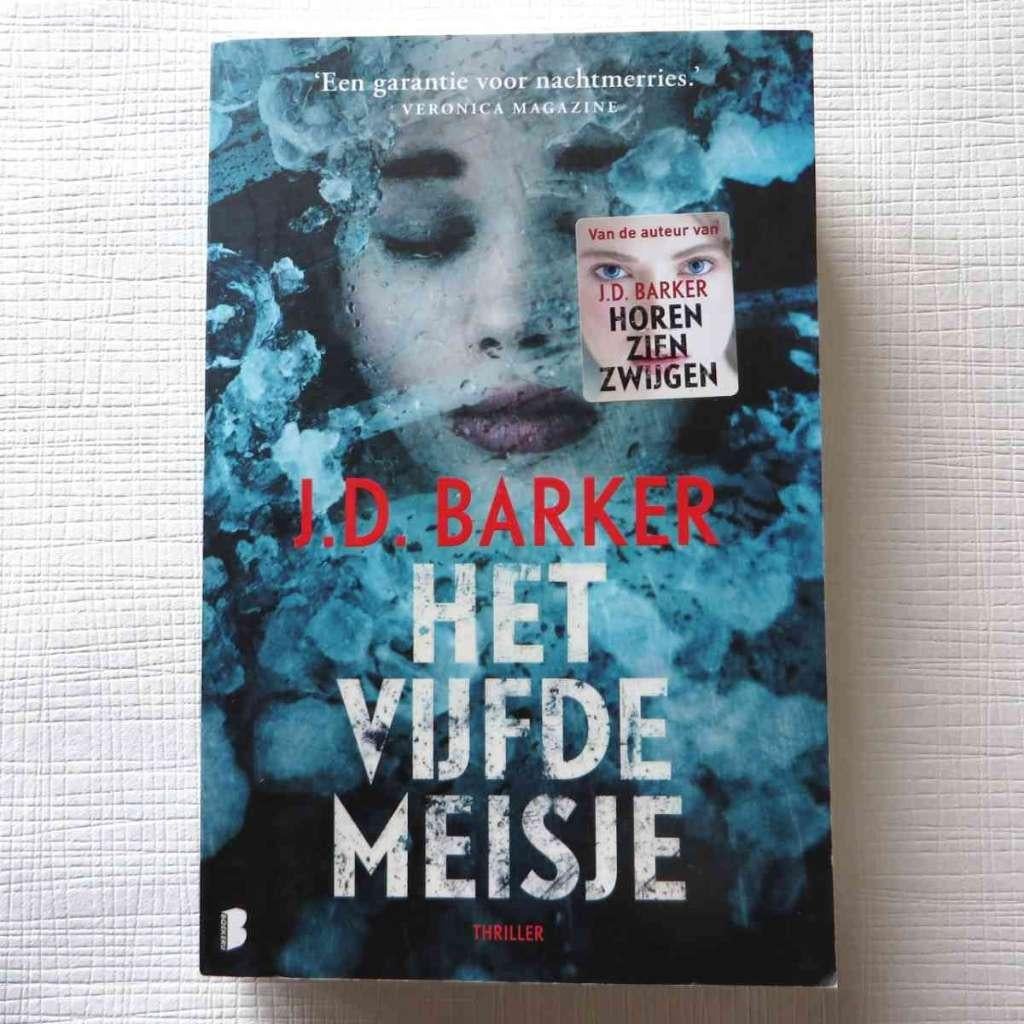 J.D. Barker - Het vijfde meisje, Boeken, Ophalen of Verzenden, Gelezen, J.D. Barker, België