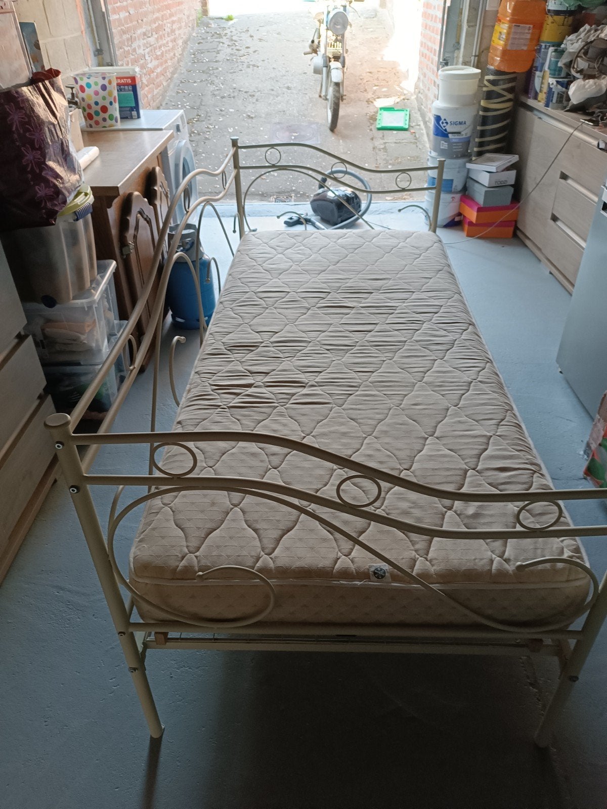 lit avec un matelas gratuit, Enlèvement
