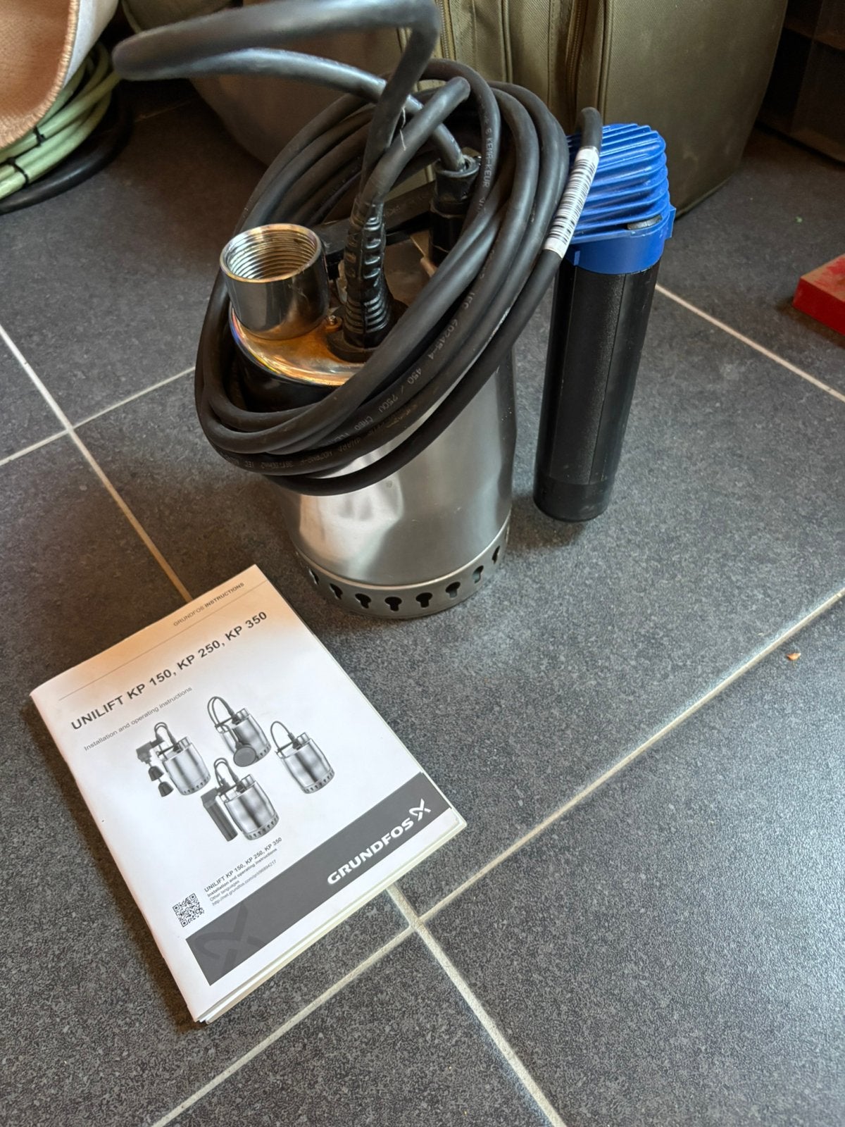 Grundfos dompelpomp unilift met aangebouwde vlotter., Ophalen, Zo goed als nieuw, Dompelpomp