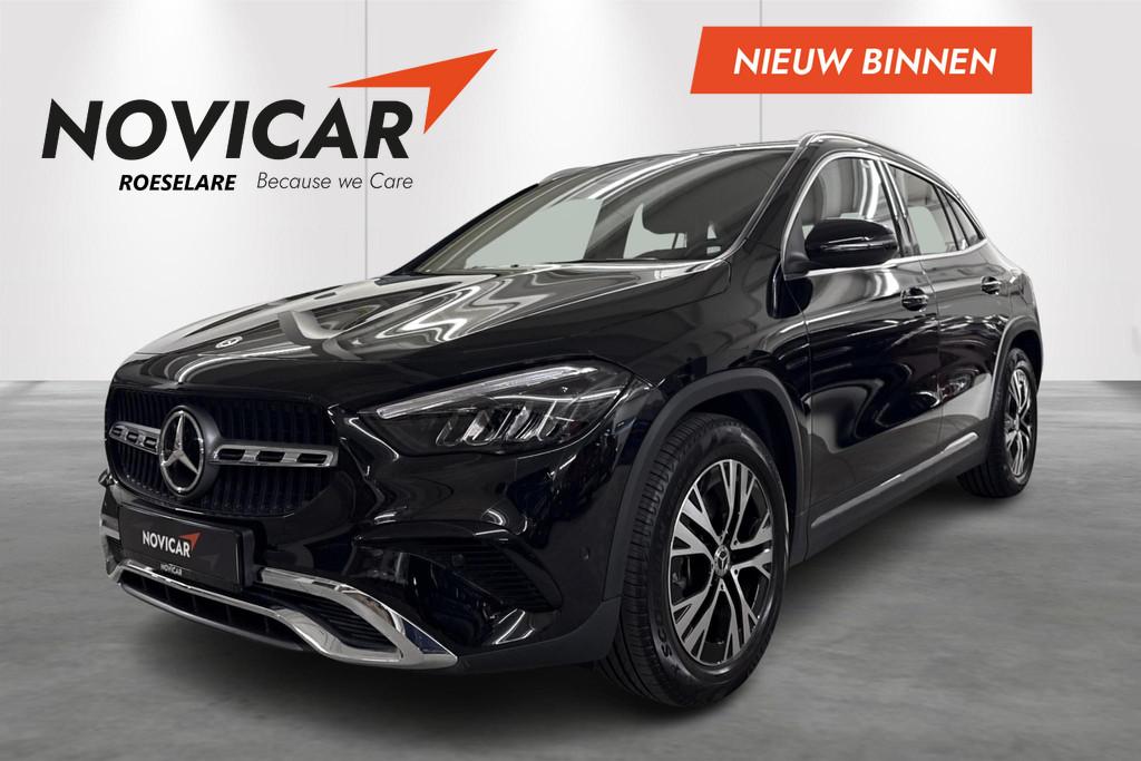 Mercedes-Benz GLA-klasse GLA 200, Stof, Zwart, 4 cilinders, Zwart