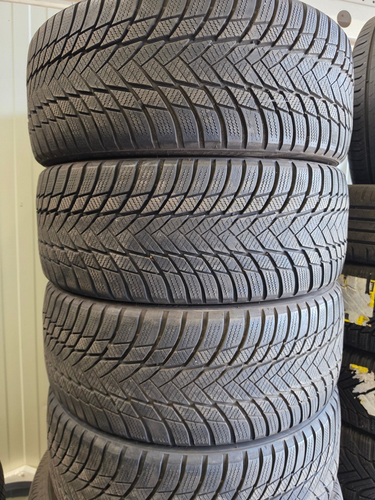 245/45r20 Bridgestone winterbanden 80€ per band met montage, Ophalen of Verzenden