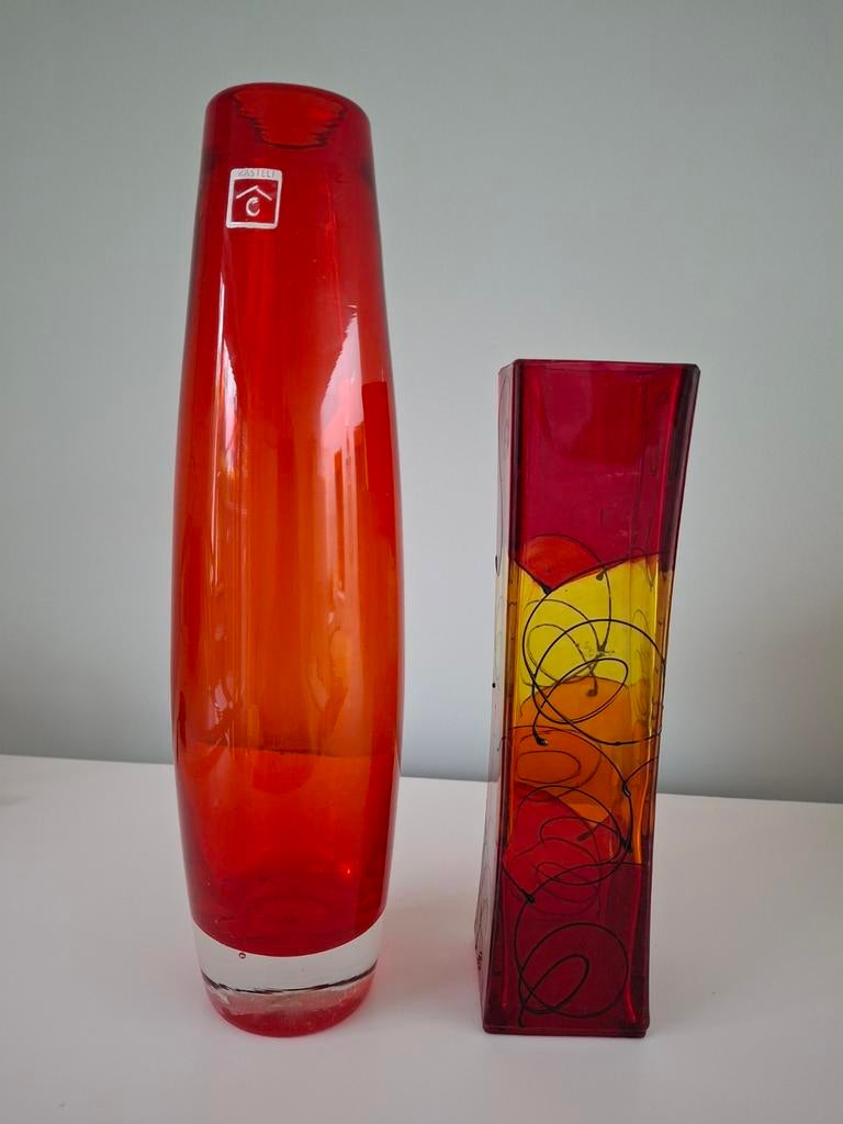 2 rode vazen van 23cm en 31cm hoog, Huis en Inrichting, Ophalen