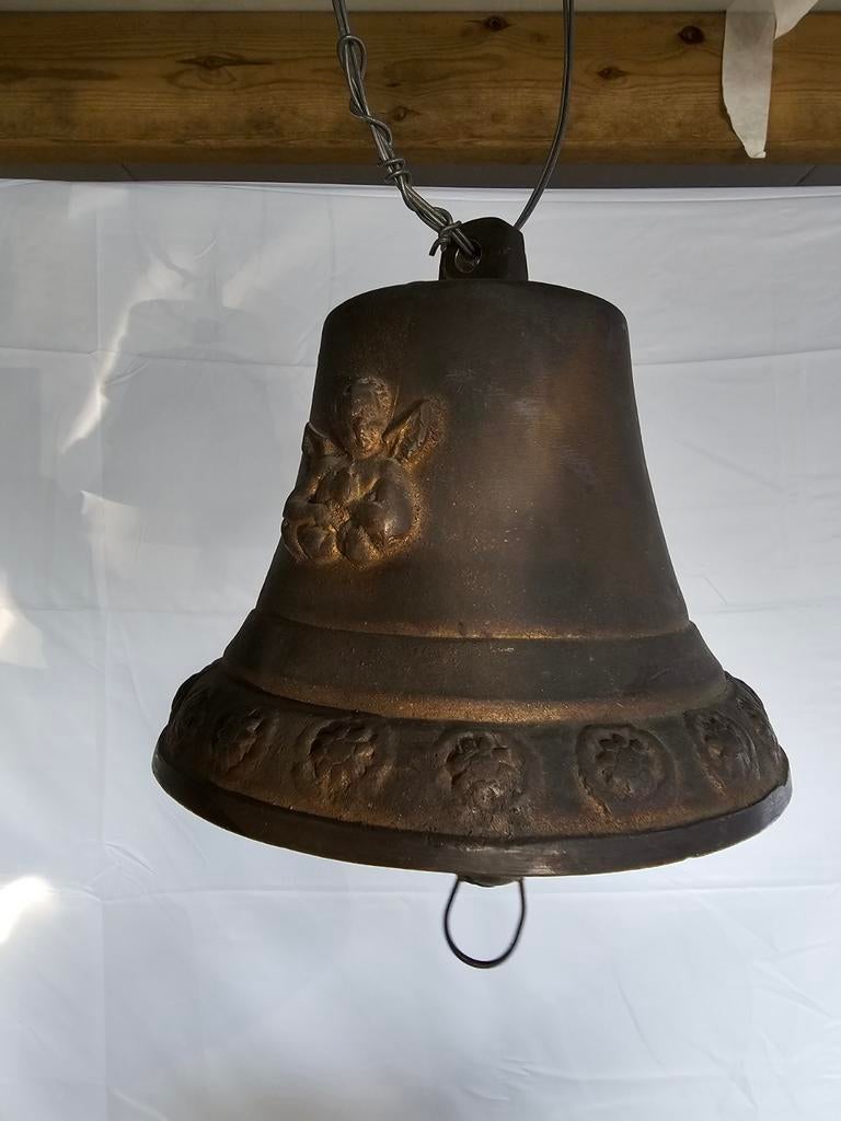 Een Franse bronzen kerkbel met twee engelen, Antiek en Kunst, Antiek | Brons en Koper, Ophalen of Verzenden