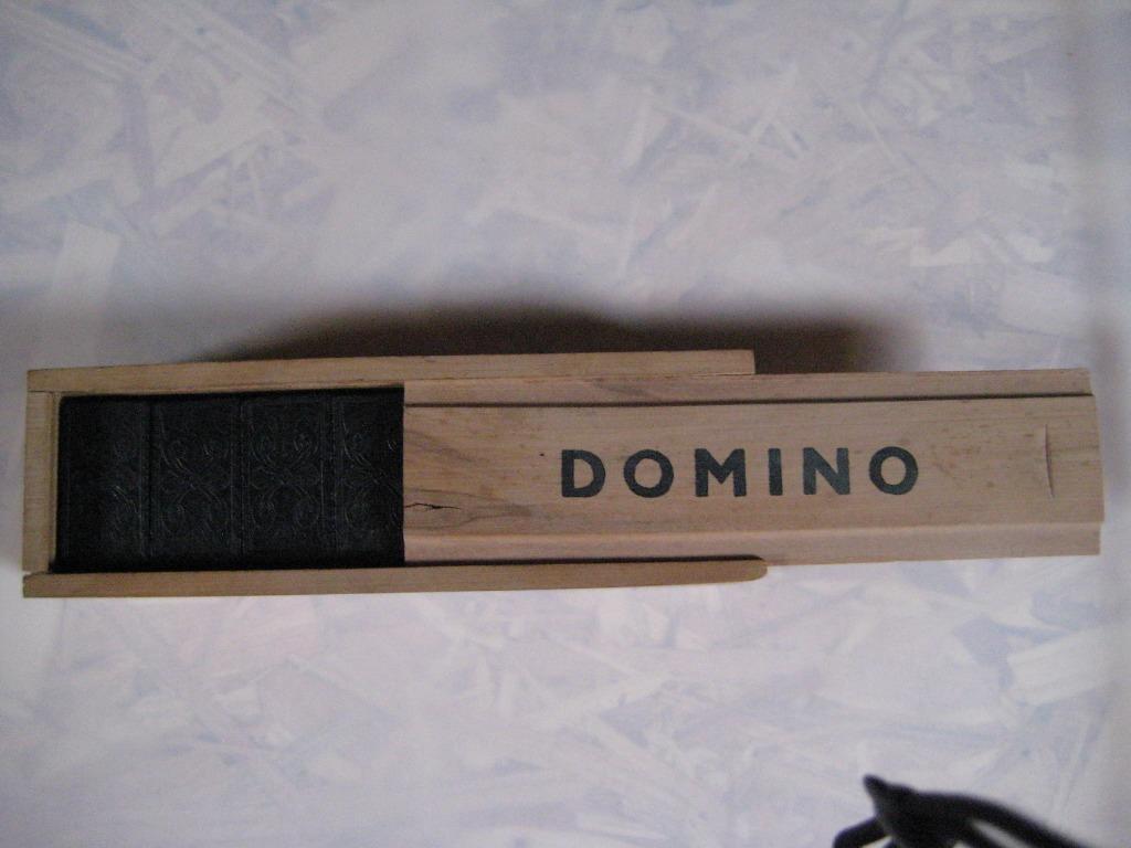 Domino in hout, Een of twee spelers, Ophalen of Verzenden, Zo goed als nieuw