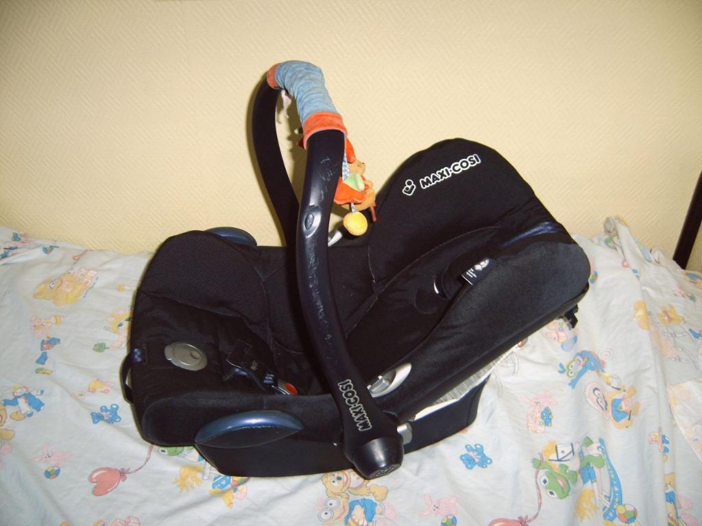 Maxi cosi avec tous les accessoires, Enlèvement
