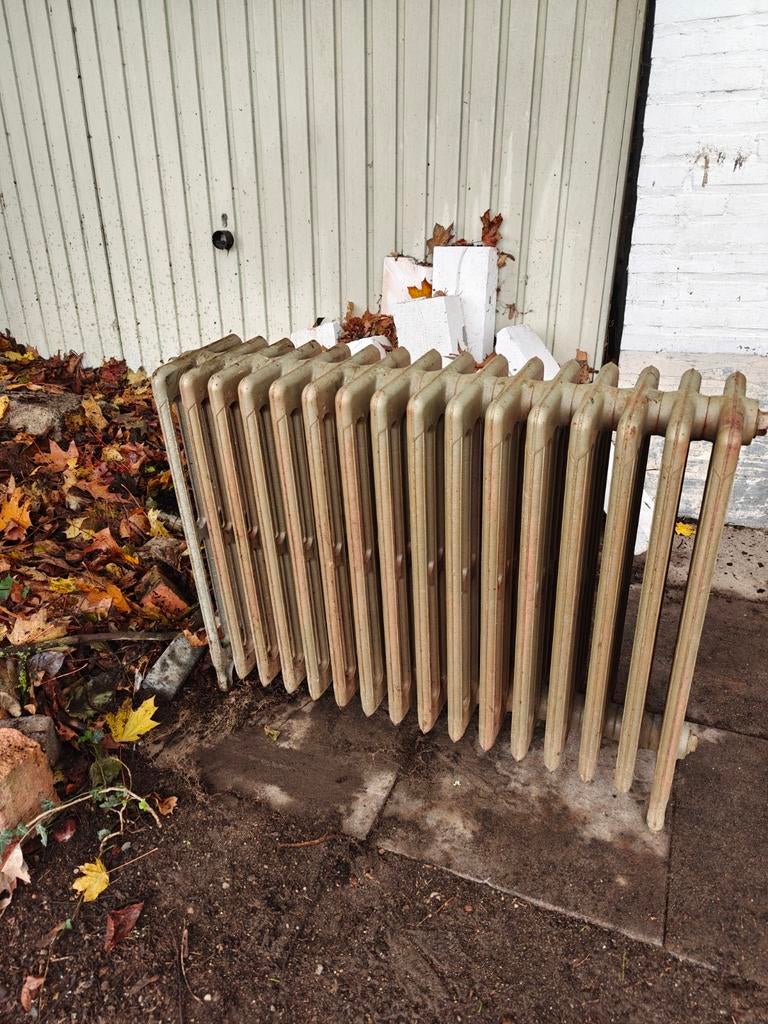 Gietijzeren radiator op pootjes, Doe-het-zelf en Bouw, Verwarming en Radiatoren, Ophalen, Radiator
