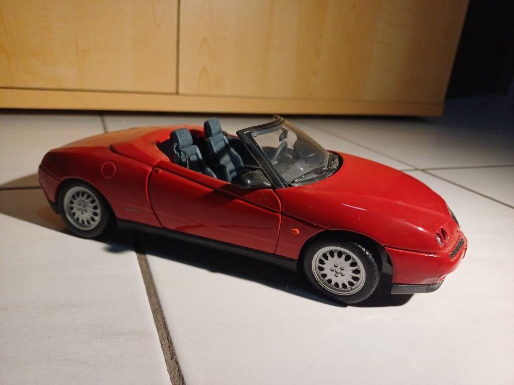 Alfa romeo spider Miniatuur wagen / model auto's, Hobby & Loisirs créatifs, Voitures miniatures | 1:24, Enlèvement, Comme neuf