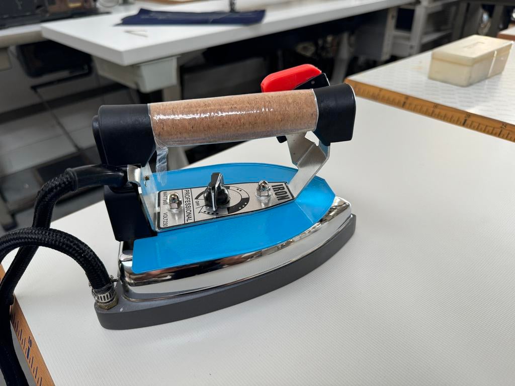 Industriële strijkijzer stoomstrijkijzer 900w nieuw, Ophalen of Verzenden, Nieuw