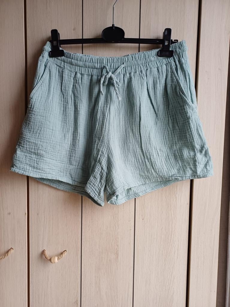 2 damesshorts in tetrastof, Ophalen, Zo goed als nieuw, Maat 38/40 (M)