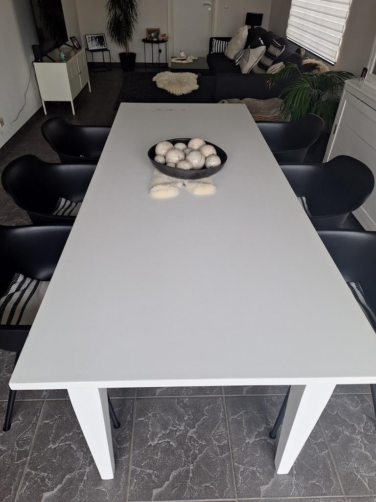 Volle eiken eettafel, Enlèvement