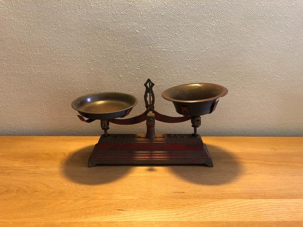 Balance à plateaux, Enlèvement, Cuivre