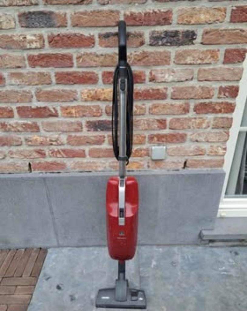 Miele Steelstofzuiger in perfecte staat !
+ 4 extra zakken, Elektronische apparatuur, Stofzuigers, Ophalen