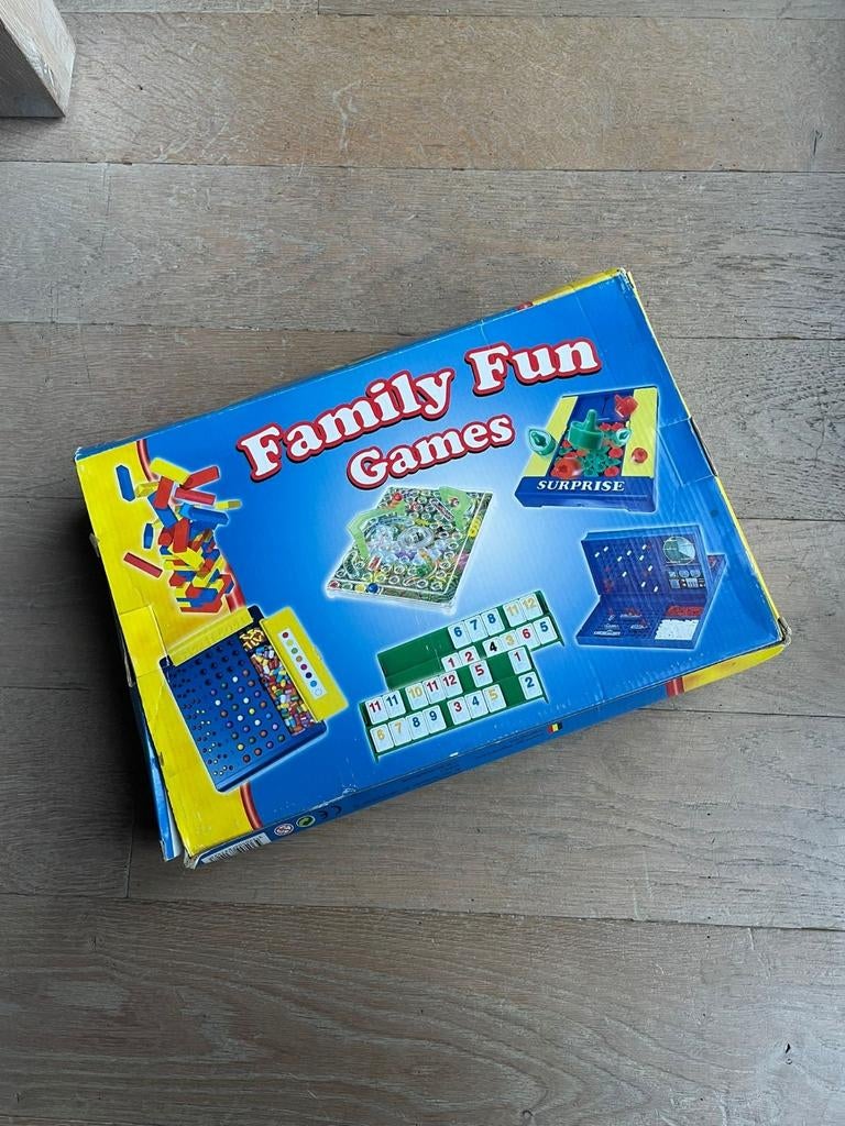 Doos met 6 gezelschapspellen. Onder andere rummikub, jenga, Enlèvement ou Envoi, Comme neuf