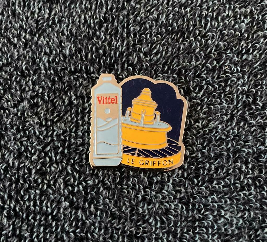 PIN - VITTEL - LE GRIFFON - WATER - EAU MINÉRALE, Envoi, Utilisé, Marque, Insigne ou Pin's