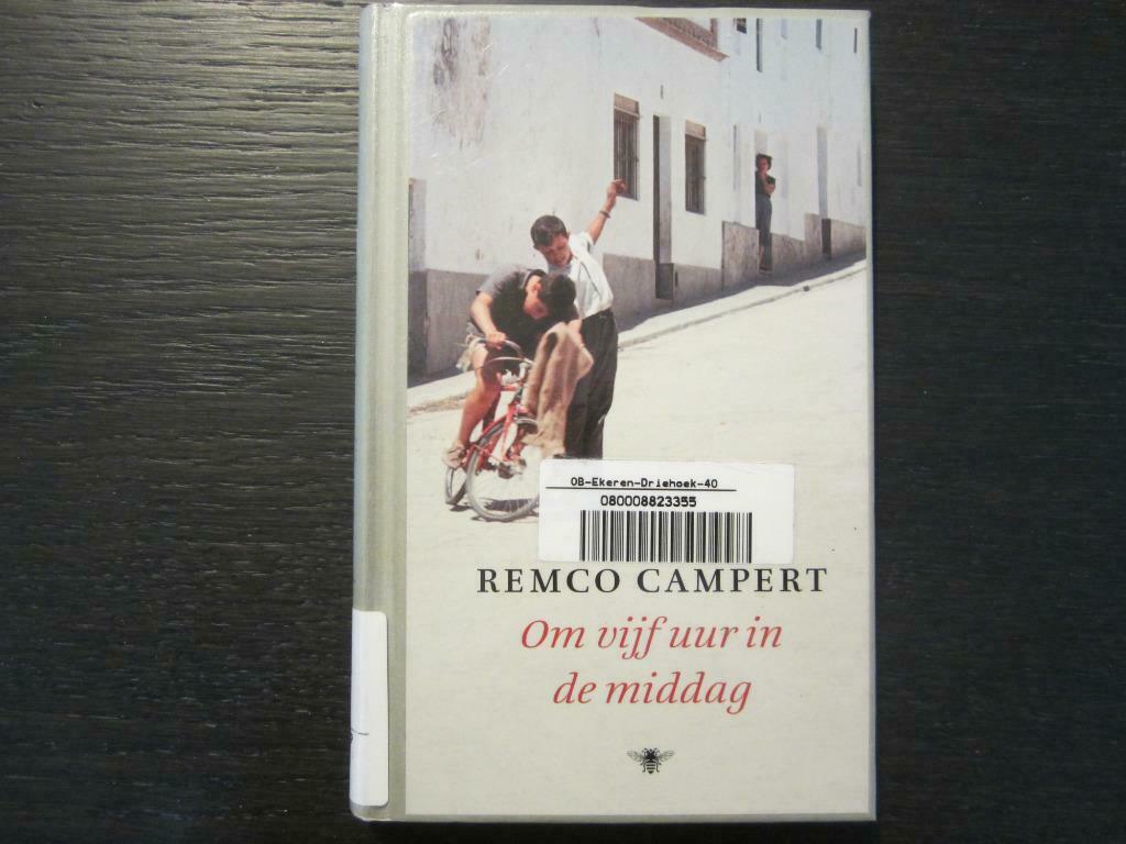Om vijf uuur in de middag (Remco Campert), Ophalen of Verzenden, Zo goed als nieuw
