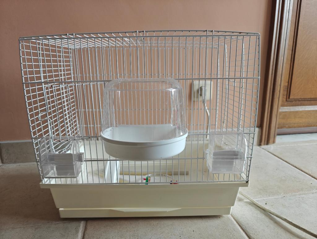 Vogelkooi wit met zitstokken en accessoires, Ophalen of Verzenden, Zo goed als nieuw