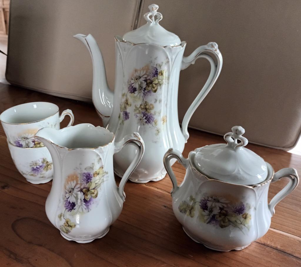 Service à café en porcelaine, Enlèvement
