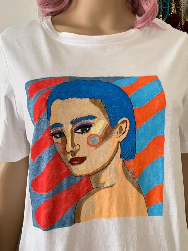 T-shirt met kleurrijk design (one size) NIEUW, Kleding | Dames, Ophalen of Verzenden, Nieuw, Maat 38/40 (M)