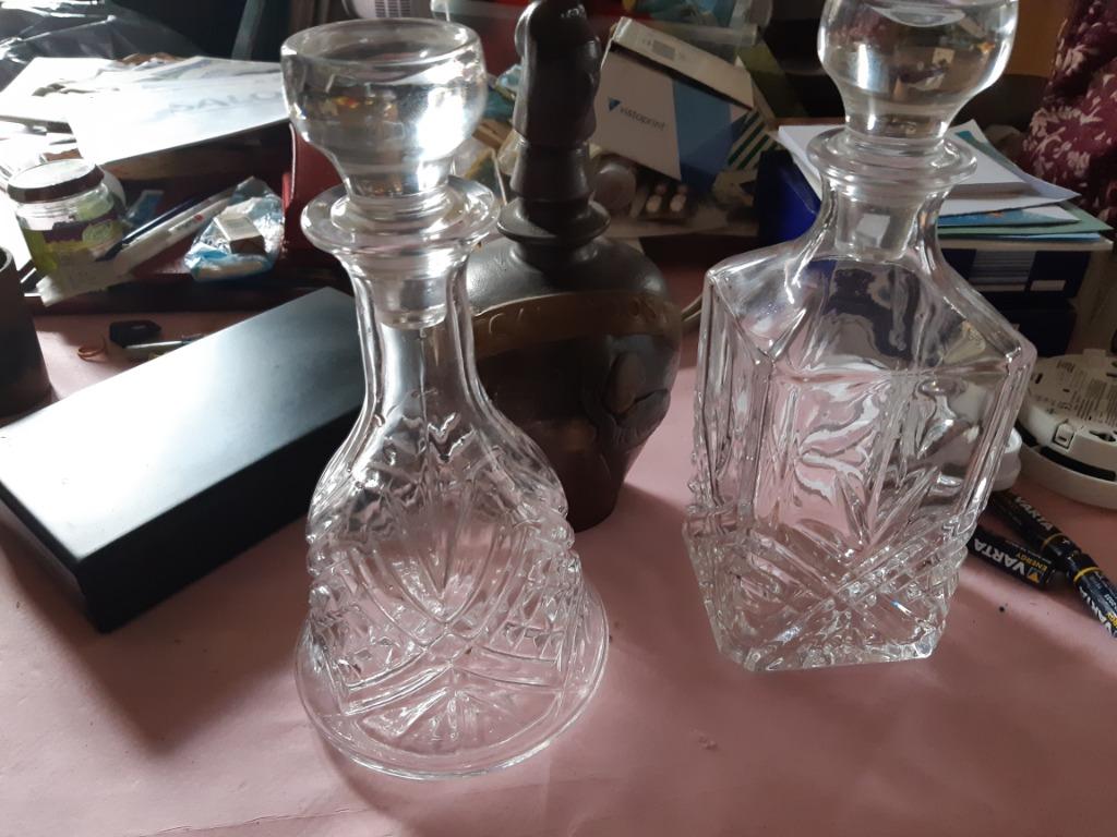 3 belles carafes en cristal d'Arques, 1 bel étui tire-boucho, Antiquités & Art, Enlèvement