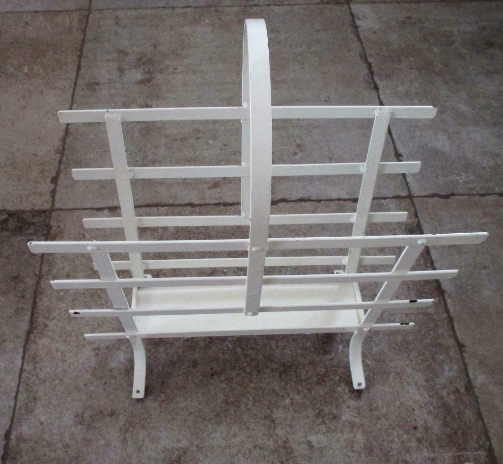 Retro - witte krantenhouder met handvat, Huis en Inrichting, Woonaccessoires | Krantenbakken en Lectuurbakken, Ophalen of Verzenden