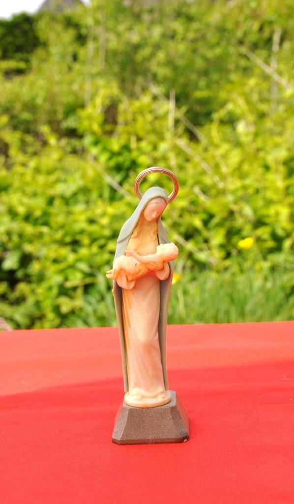 vierge a l'enfant en plastique, Enlèvement ou Envoi