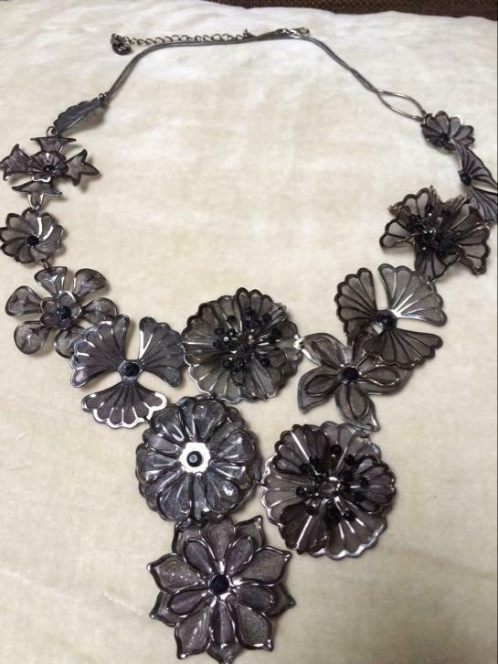 Halsketting 15.00€, Handtassen en Accessoires, Kettingen, Overige materialen, Zwart, Nieuw, Ophalen of Verzenden