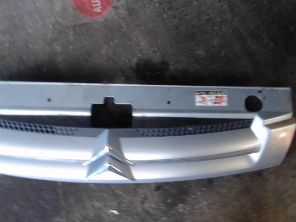 Calandre Citroën Berlingo II 2008-2012 LP/13769, Gebruikt, Citroën, Voor, Ophalen of Verzenden