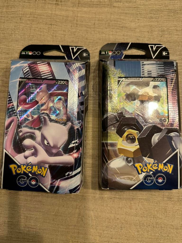 Pokémon box Battle deck Mewtwo & Melmetal, Ophalen of Verzenden, Nieuw, Speeldeck