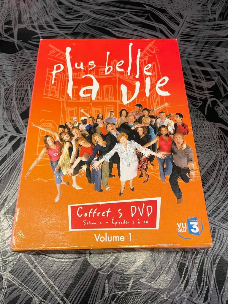 Dvd volume 1 plus belle la vie coffret 5 DVD, Tous les âges, Enlèvement ou Envoi, Comme neuf, Coffret