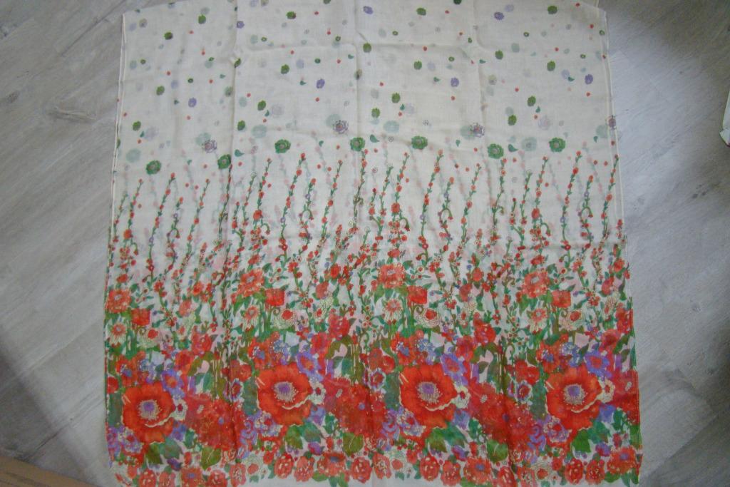 grote sjaal Atmosphere 90x190 cm = écru met rode bloemetjes, Kleding | Dames, Atmosphere, Ophalen of Verzenden, Nieuw, Sjaal