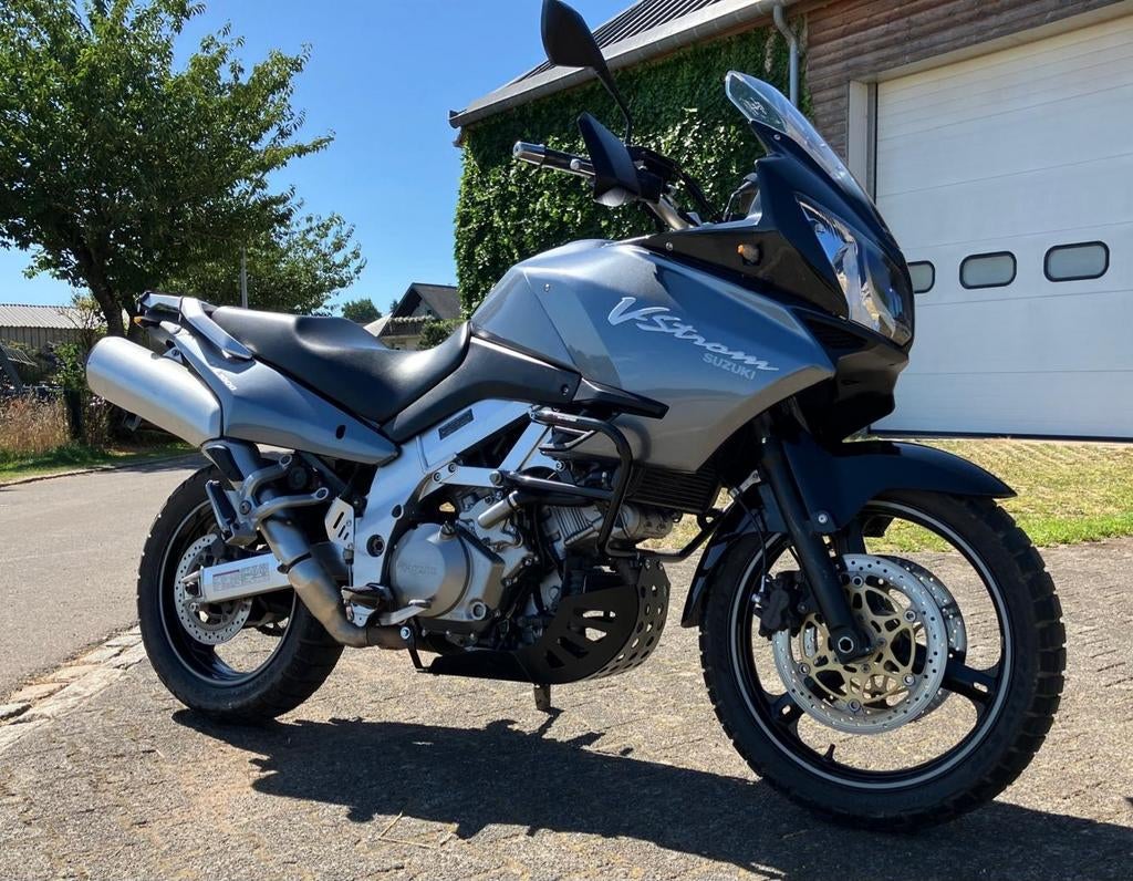 V-Strom 1000 DL1000, 998 cm³, Plus de 35 kW, 2 cylindres, Particulier