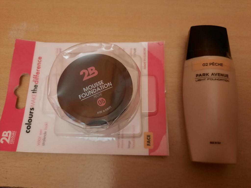 Fond de teint liquide + Mousse / Pêche, Neuf, Maquillage, Enlèvement ou Envoi, Beige