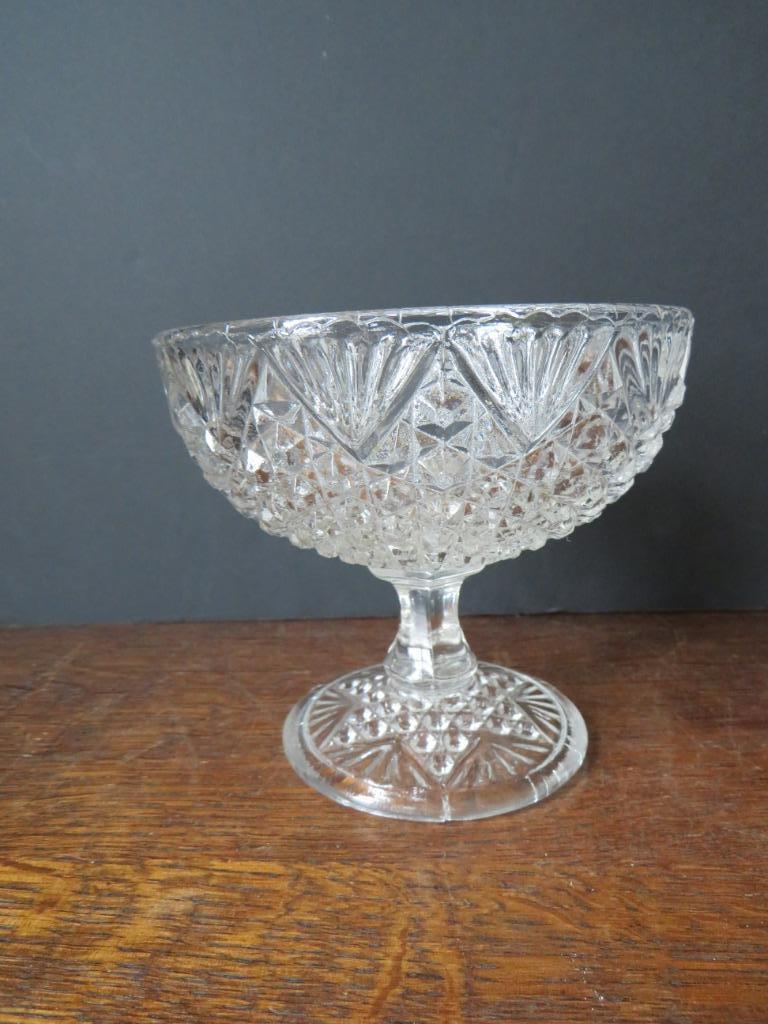 Coupelle en verre taillé, Maison & Meubles, Enlèvement ou Envoi, Utilisé, Verre, Autres types