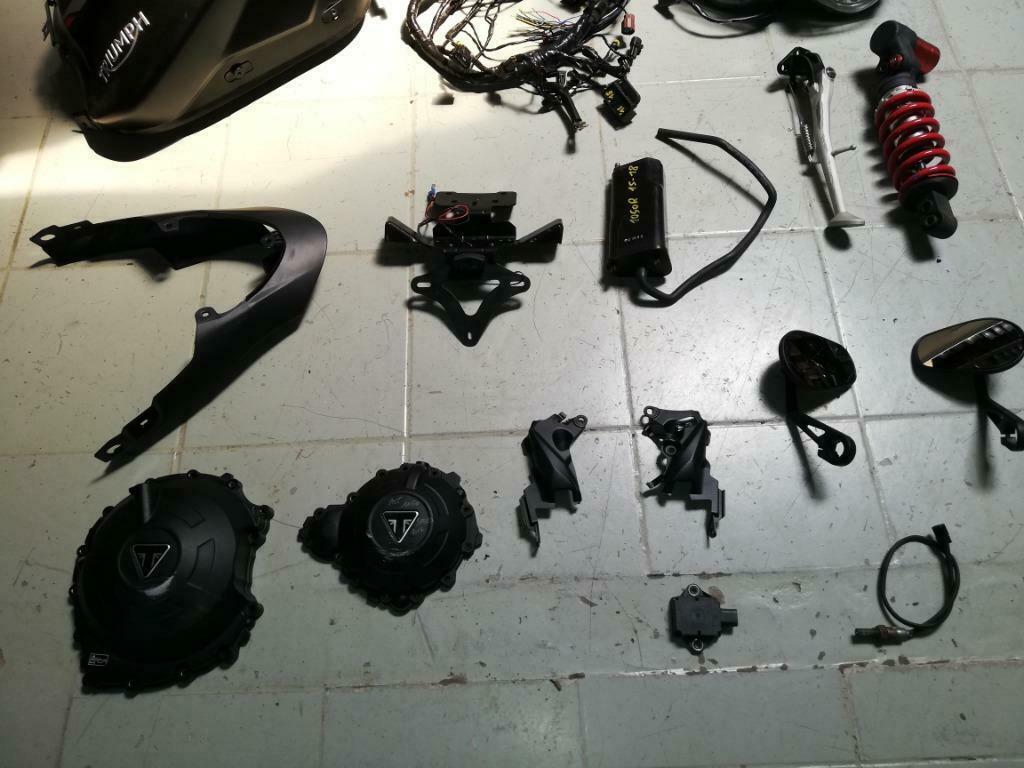 onderdelen triumph speed triple 1050 r van '16-'18, Enlèvement ou Envoi, Utilisé