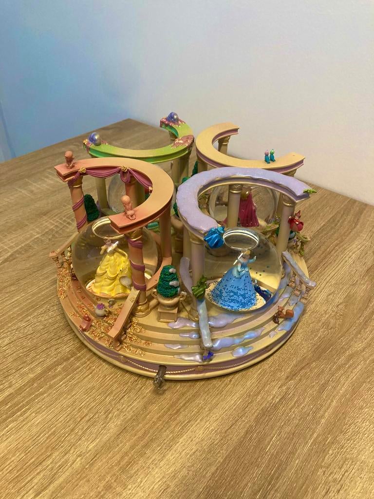 Disney snow globe /snowglobe/4 seizoenen/ prinses Disneyland, Ophalen of Verzenden