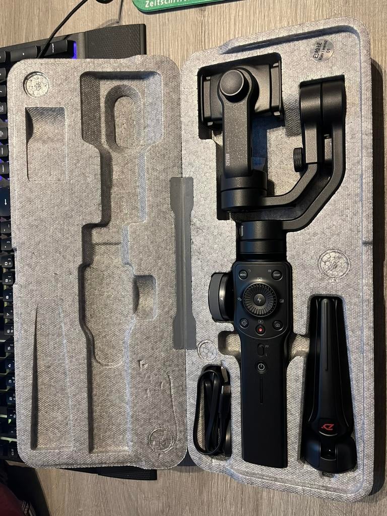 Zhiyun smooth 4 gimbal - nieuwstaat, Enlèvement ou Envoi, Comme neuf